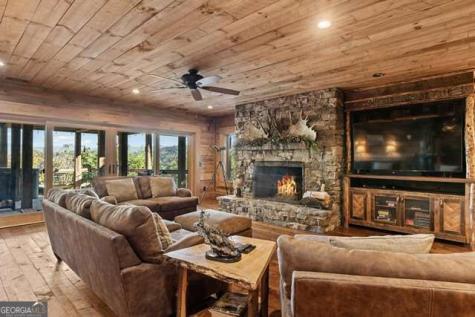 888 Wolf Creek Lane Blairsville GA 30512
