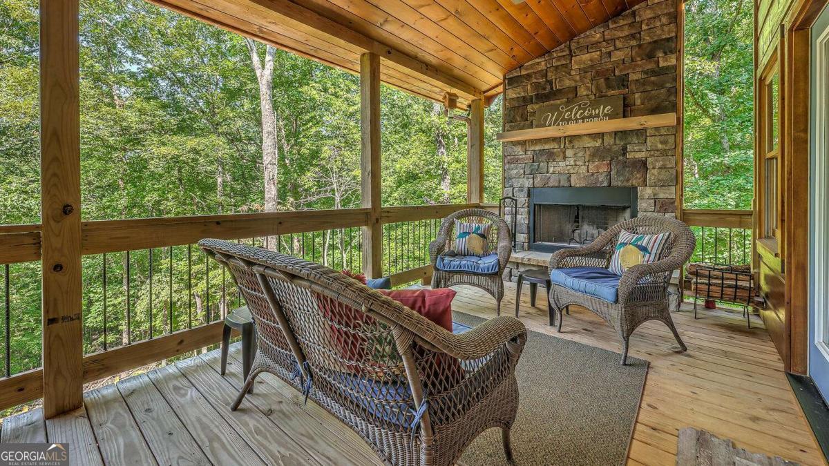 44 Windy Valley Spur Blue Ridge GA 30513
