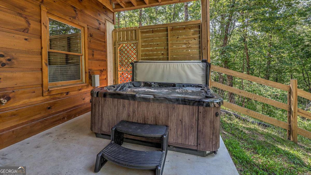 44 Windy Valley Spur Blue Ridge GA 30513