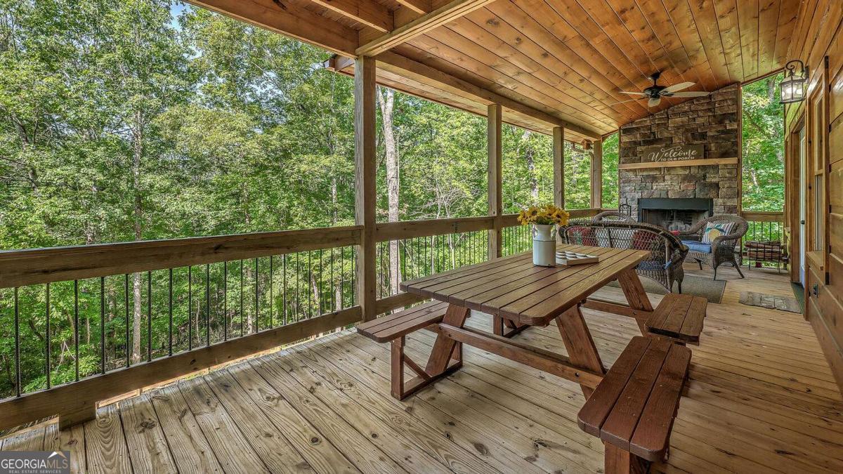 44 Windy Valley Spur Blue Ridge GA 30513