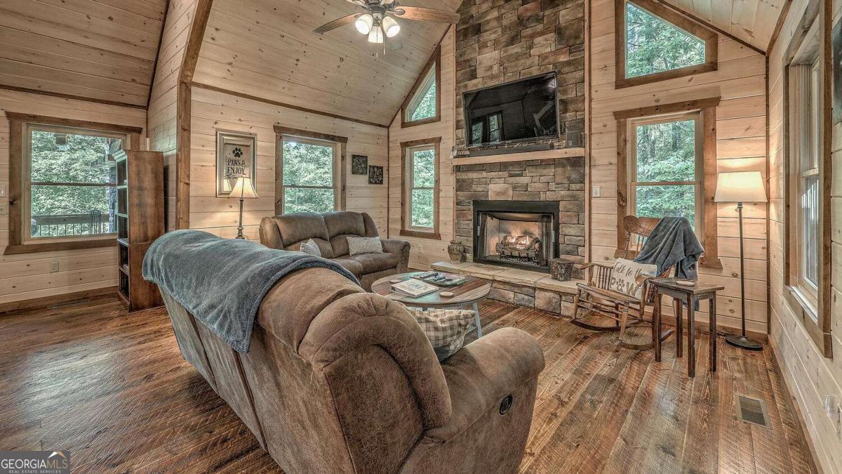 44 Windy Valley Spur Blue Ridge GA 30513