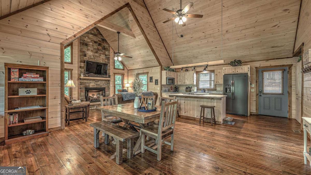 44 Windy Valley Spur Blue Ridge GA 30513