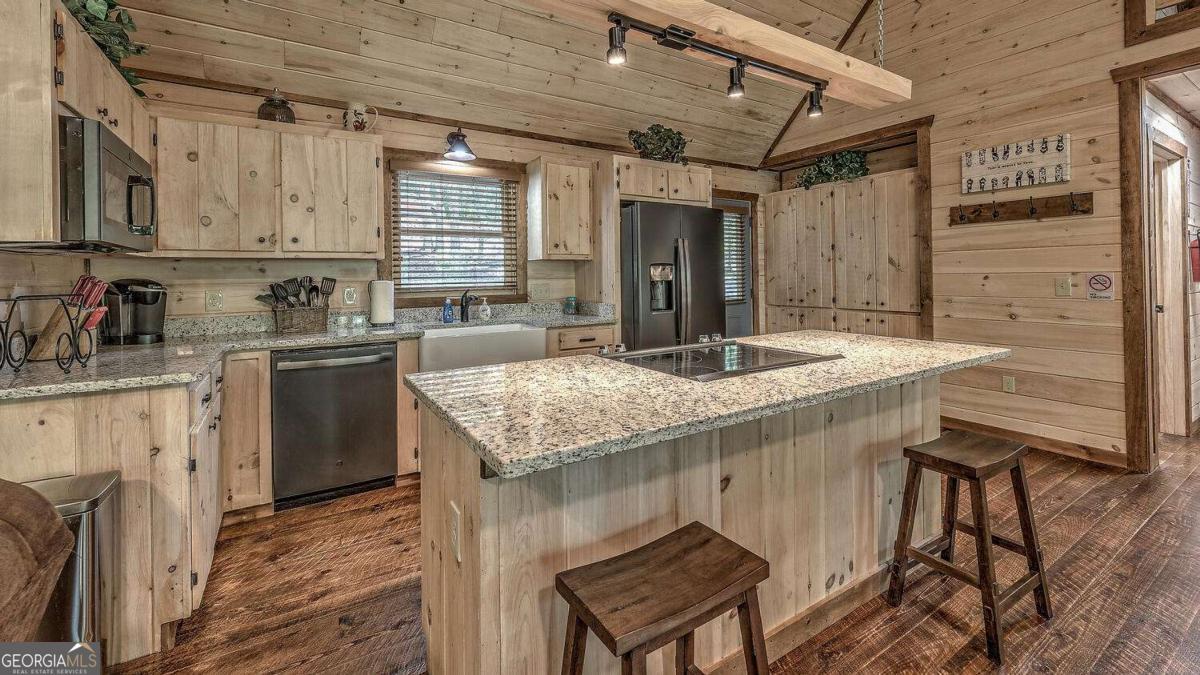 44 Windy Valley Spur Blue Ridge GA 30513