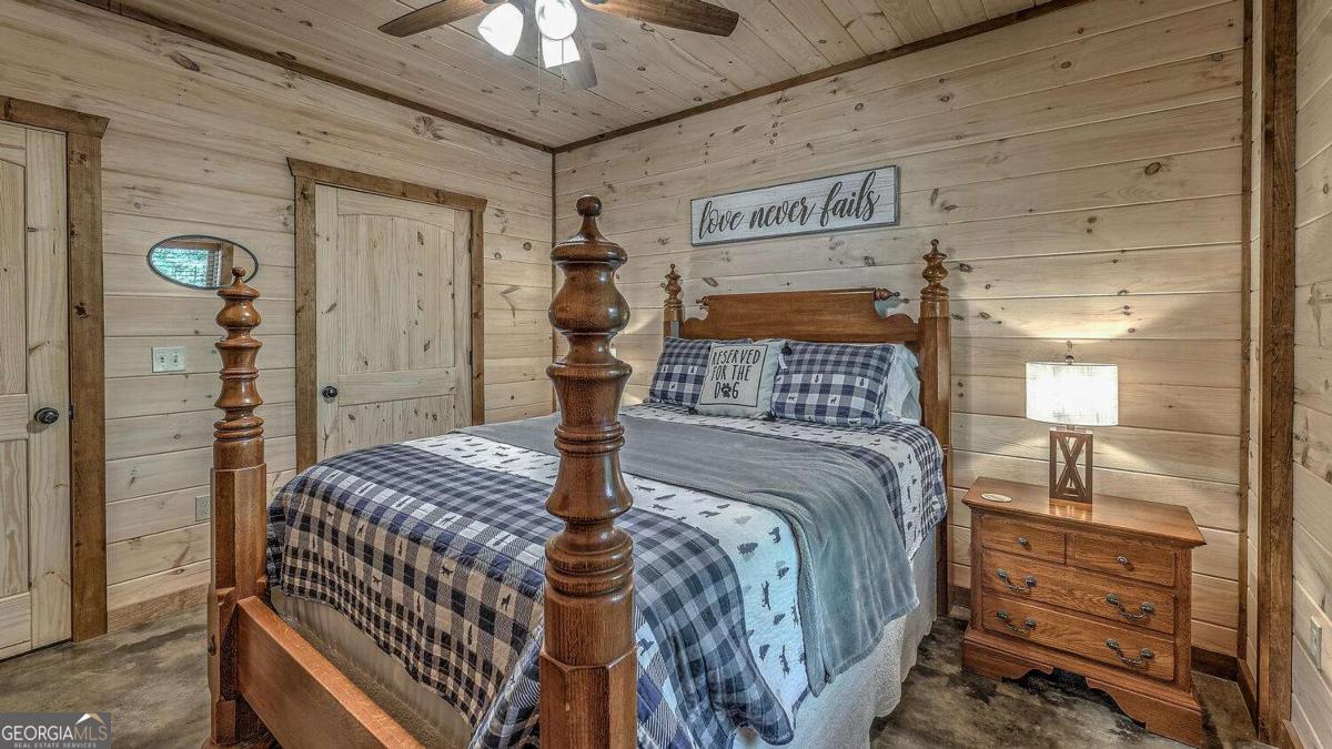 44 Windy Valley Spur Blue Ridge GA 30513