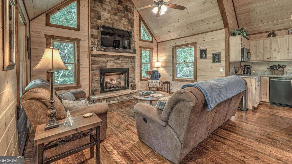 44 Windy Valley Spur Blue Ridge GA 30513