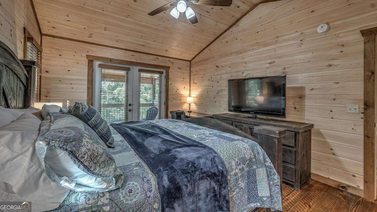 44 Windy Valley Spur Blue Ridge GA 30513