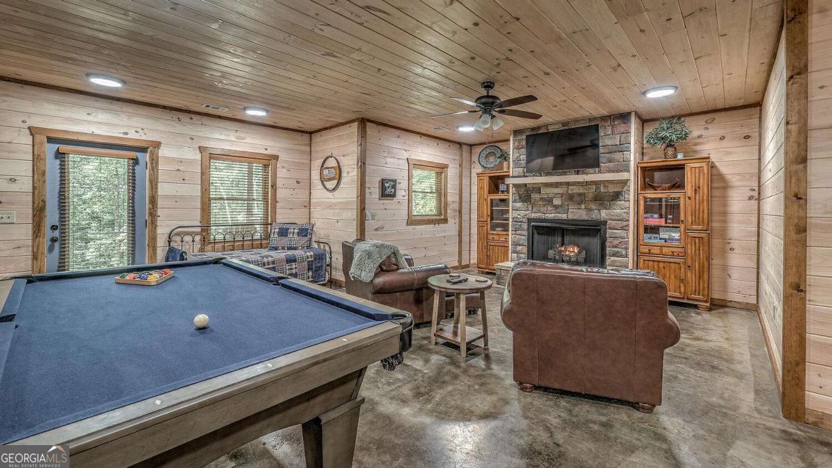 44 Windy Valley Spur Blue Ridge GA 30513