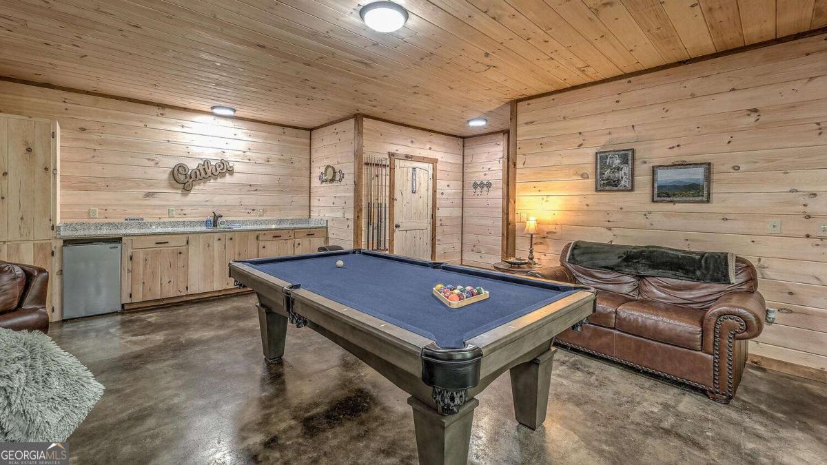 44 Windy Valley Spur Blue Ridge GA 30513