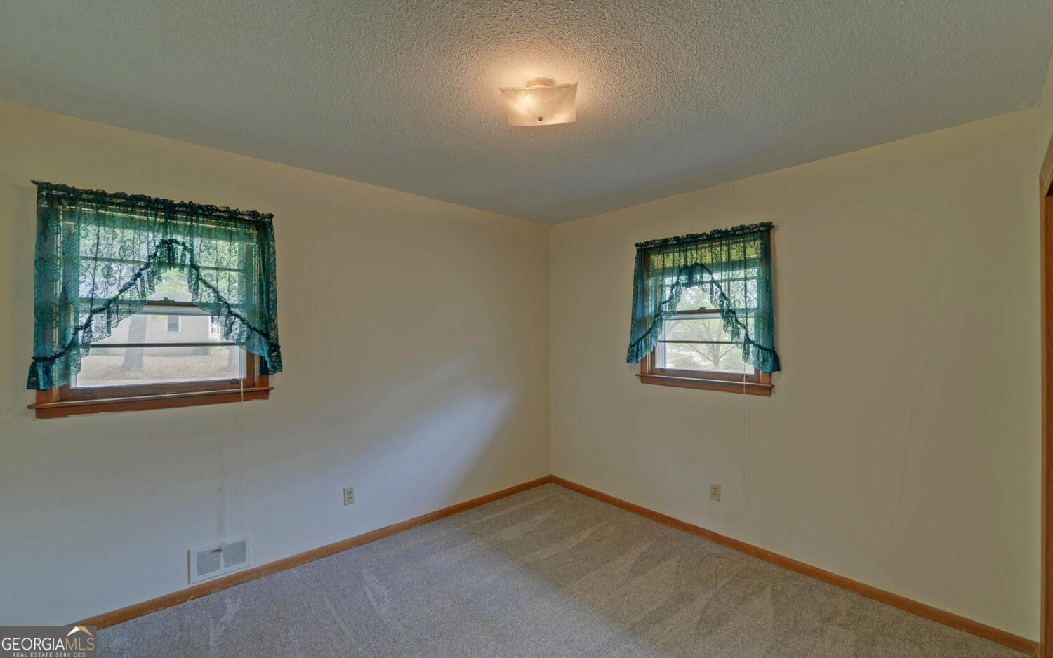 586 Collins Road Toccoa GA 30577