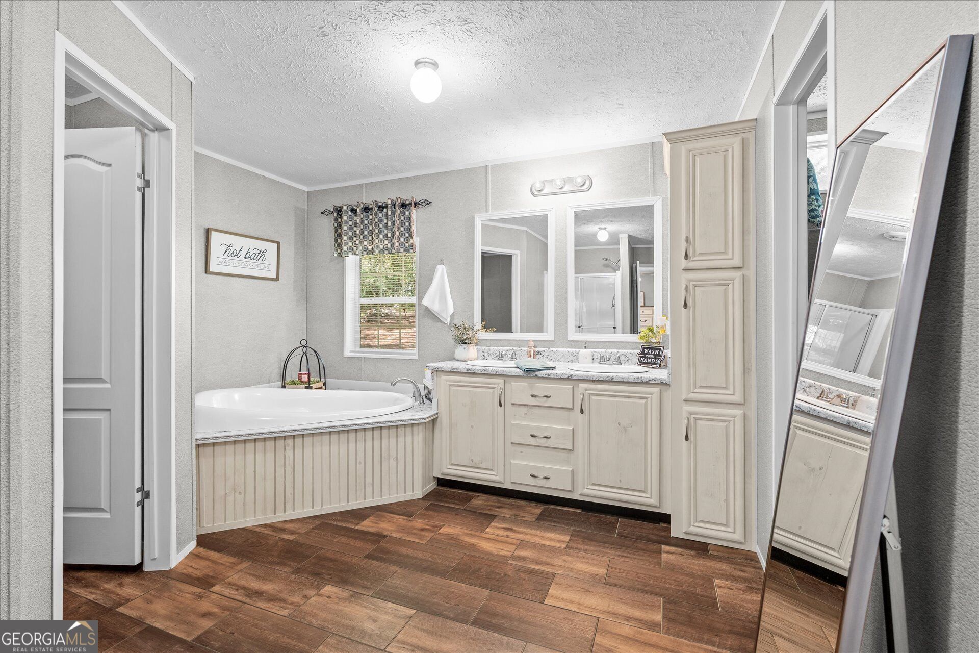 215 Navajo Trail Bowdon GA 30108