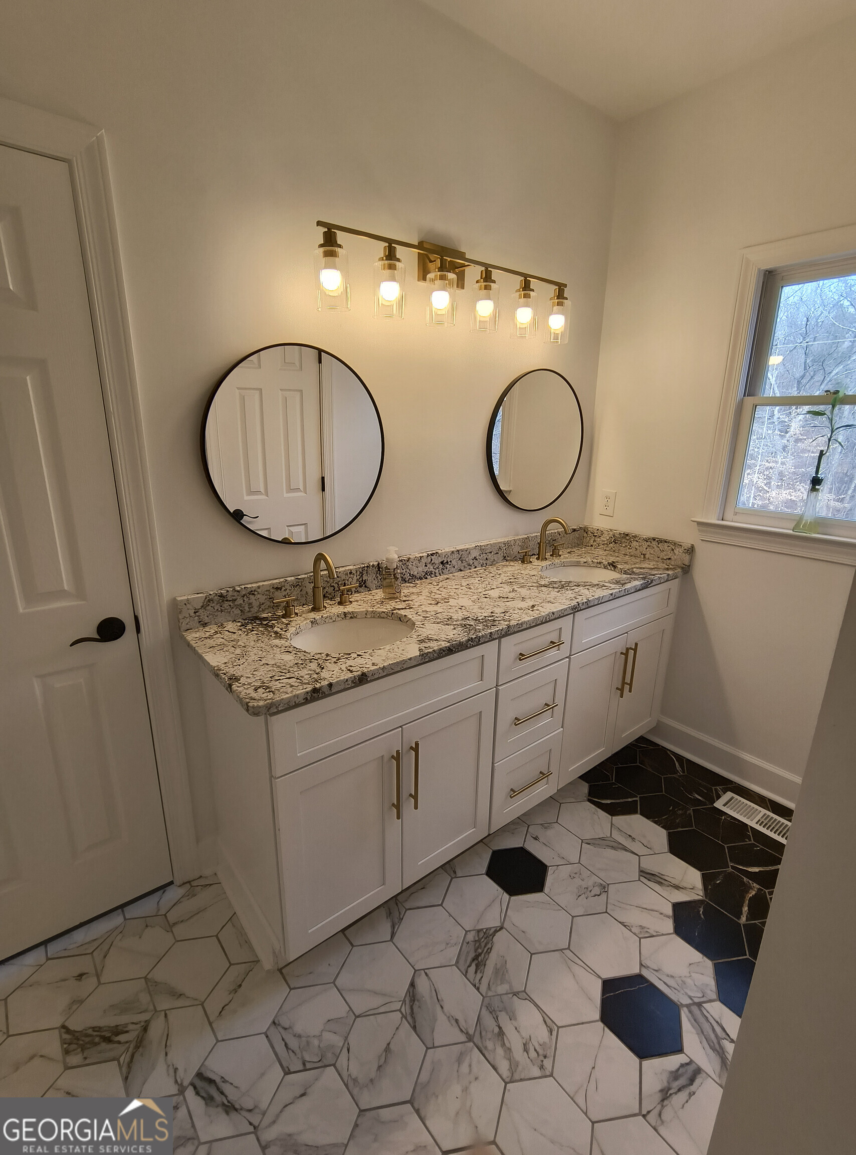 252 Moore Street Whitesburg GA 30185