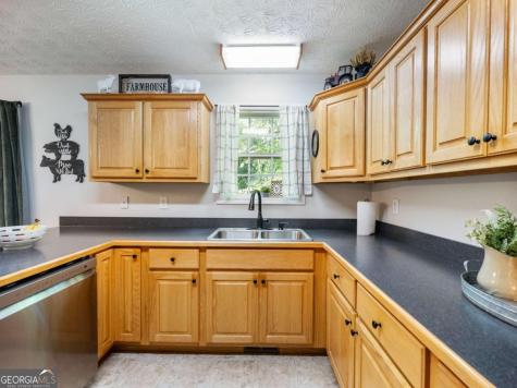 50 Kensington Drive Cleveland GA 30528