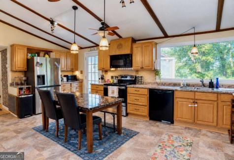 516 Hillcrest Drive Mccaysville GA 30555
