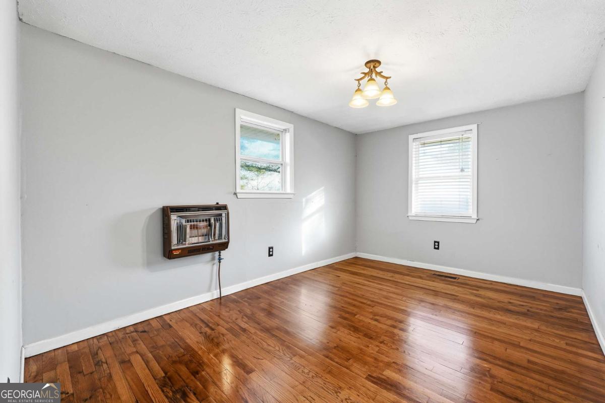 572 Young Loop Fairmount GA 30139