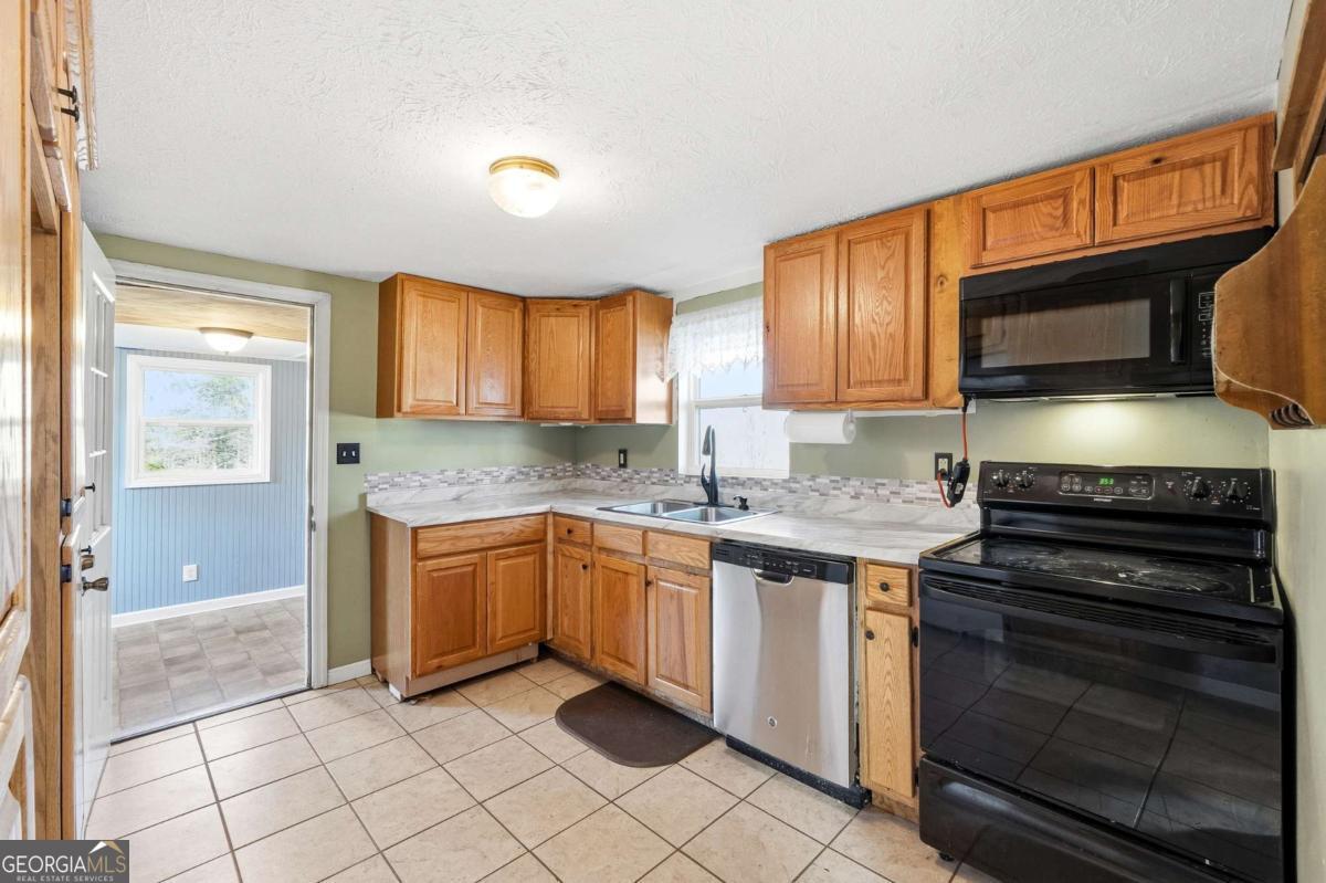 572 Young Loop Fairmount GA 30139