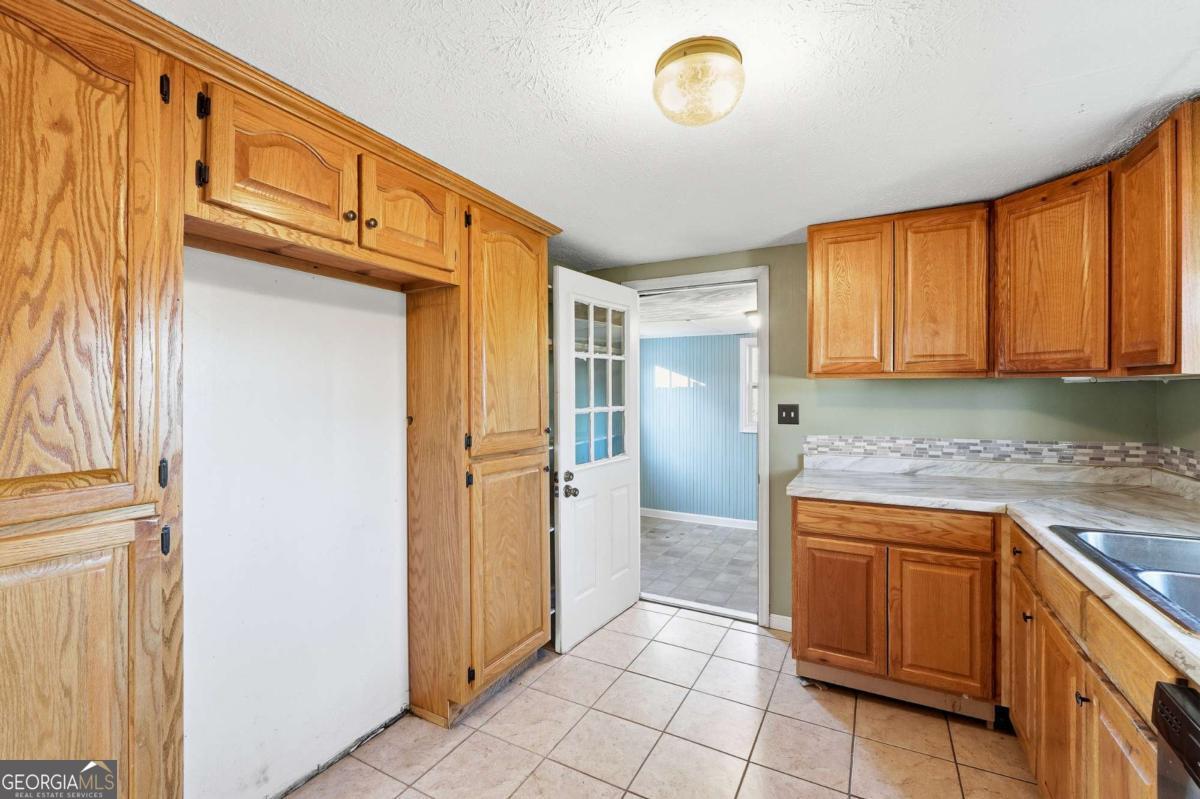 572 Young Loop Fairmount GA 30139