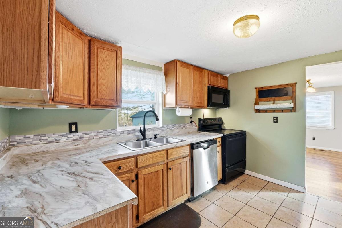 572 Young Loop Fairmount GA 30139