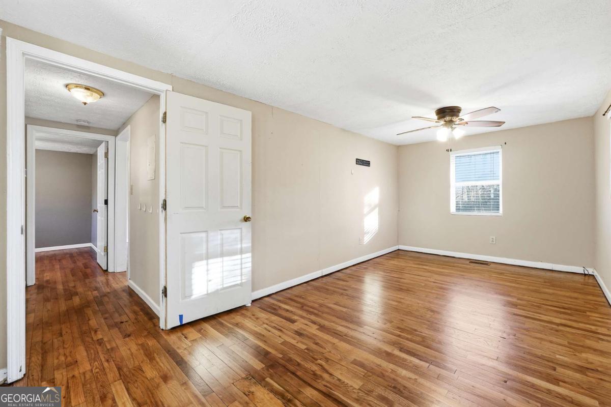 572 Young Loop Fairmount GA 30139