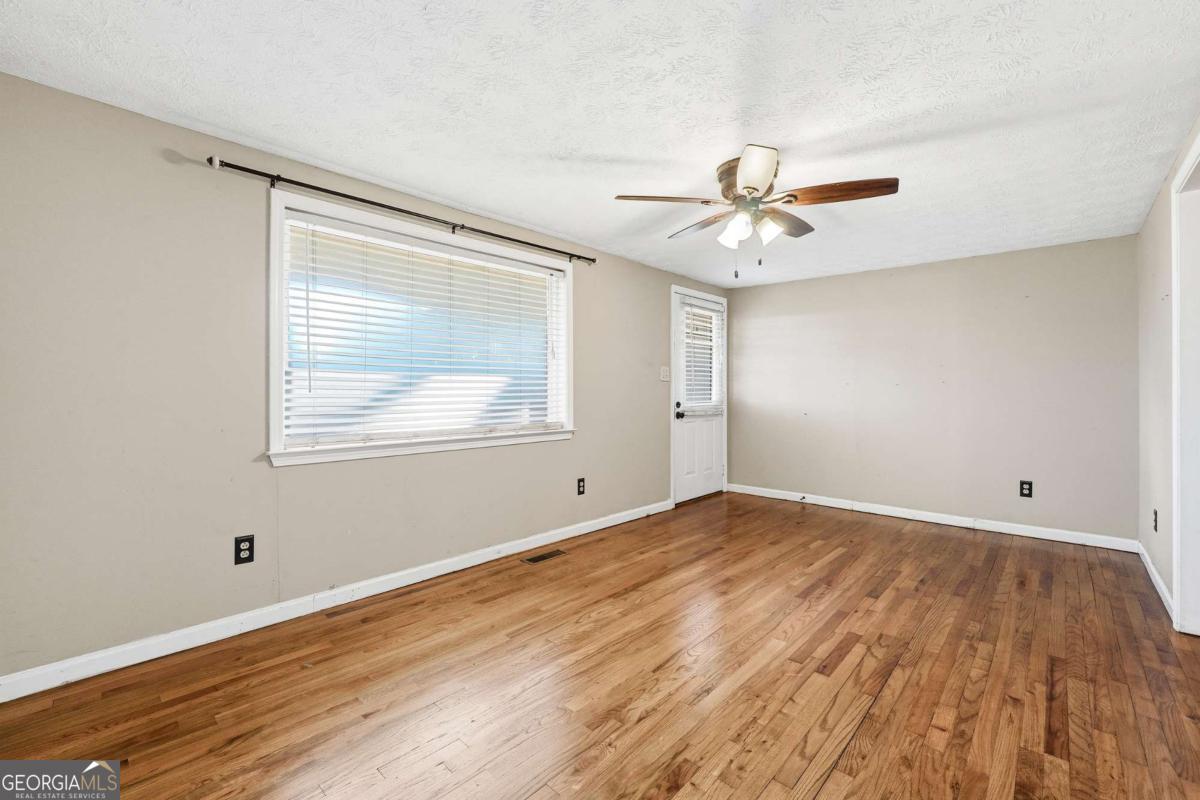 572 Young Loop Fairmount GA 30139