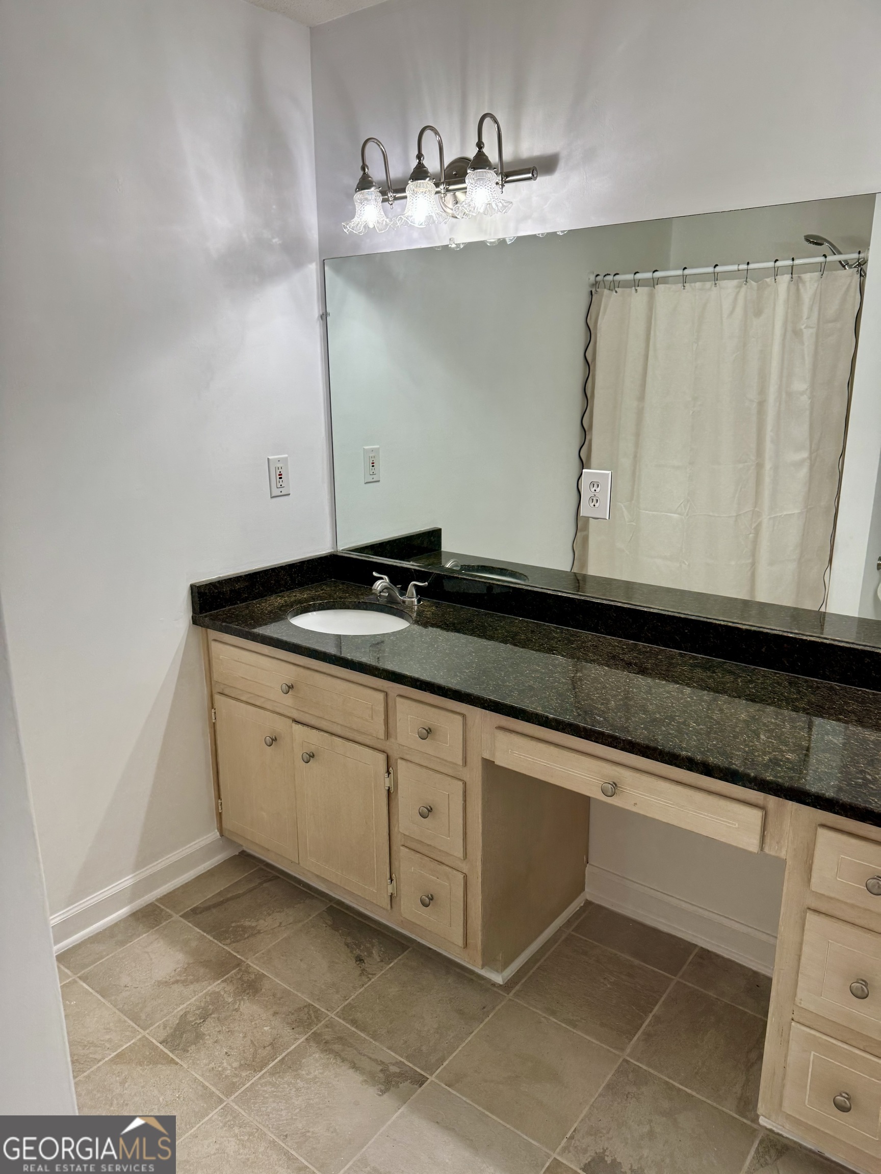 423 Woods Road Brooks GA 30205
