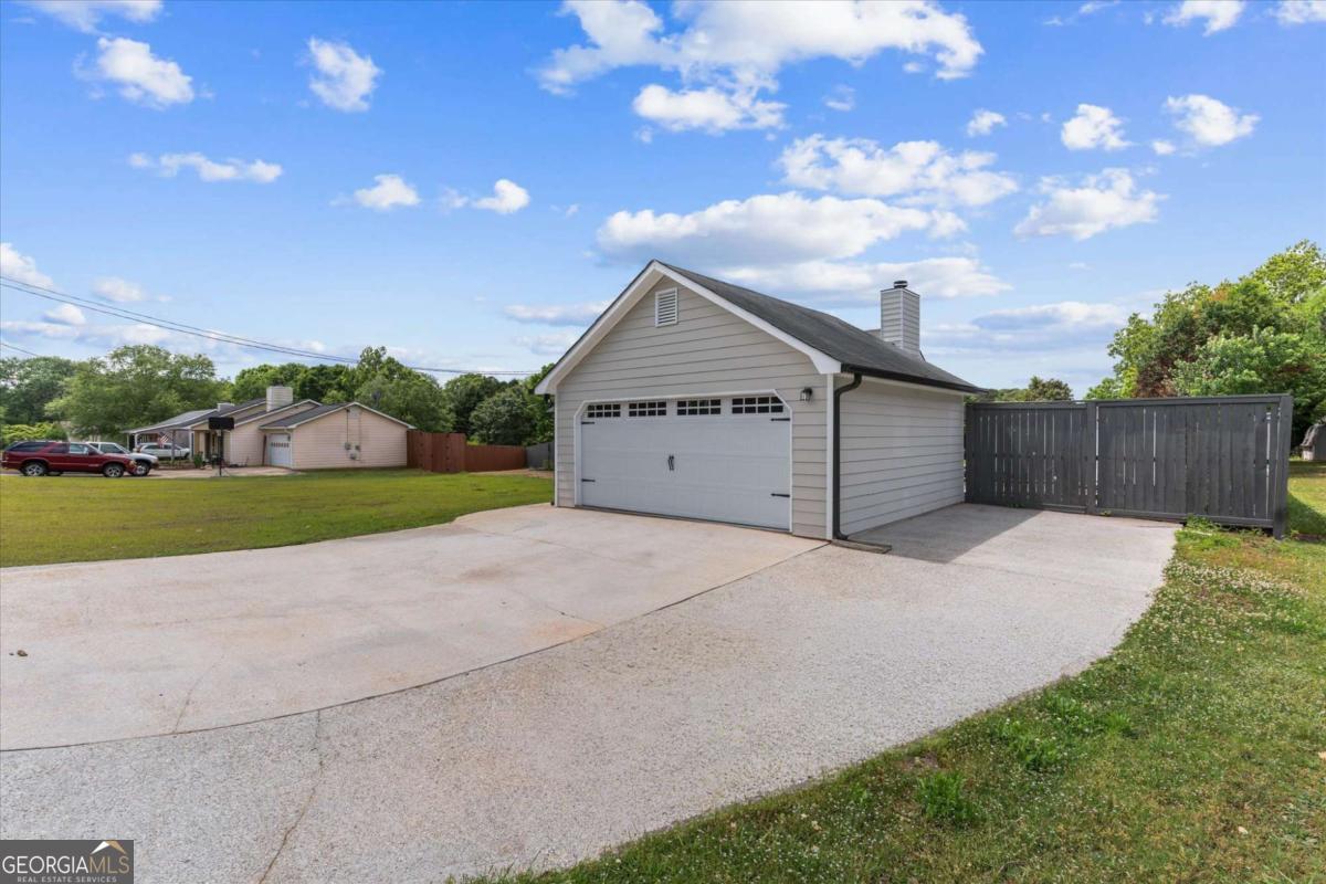 1587 Cronic Town Road Auburn GA 30011