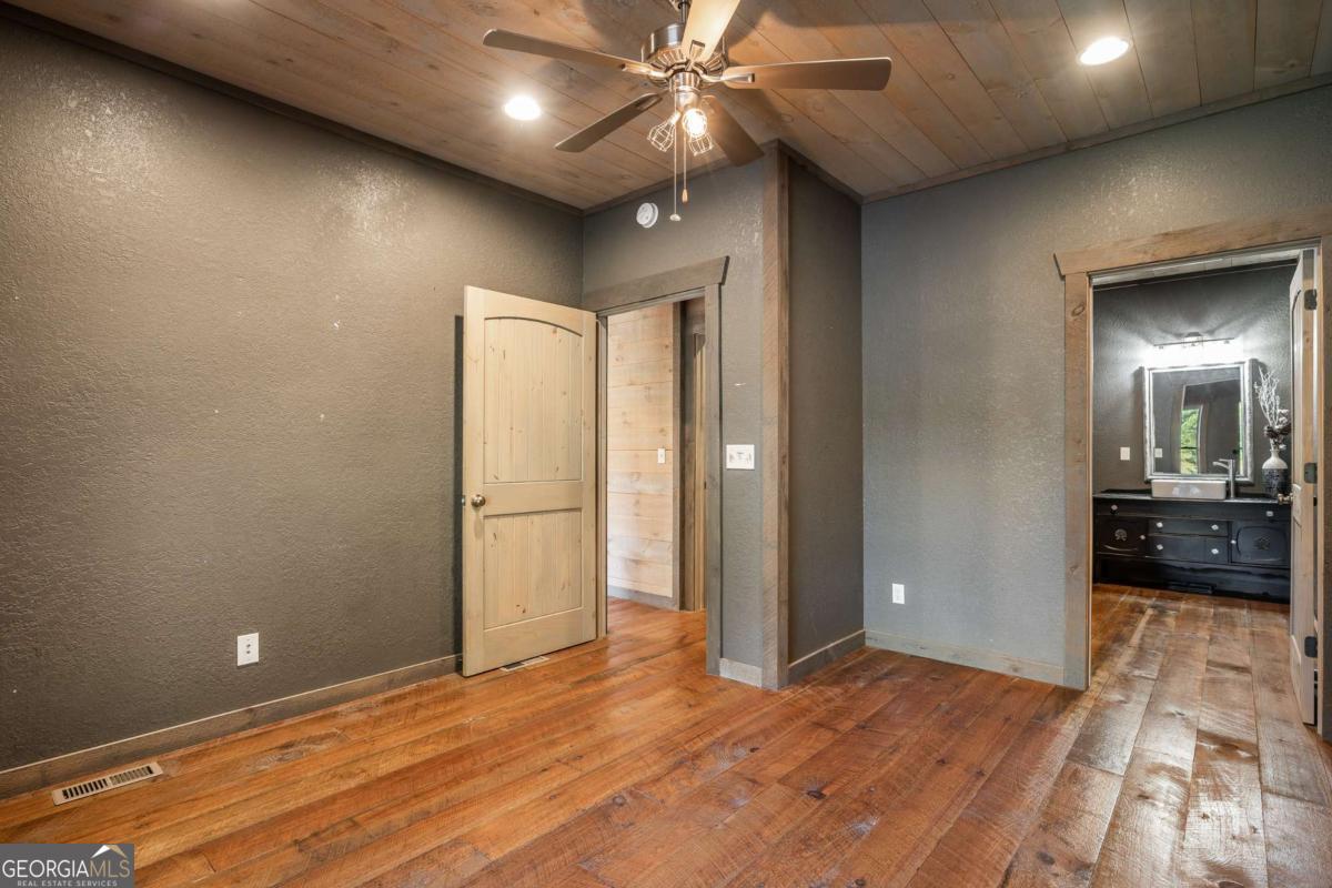 2637 River Road Mineral Bluff GA 30559