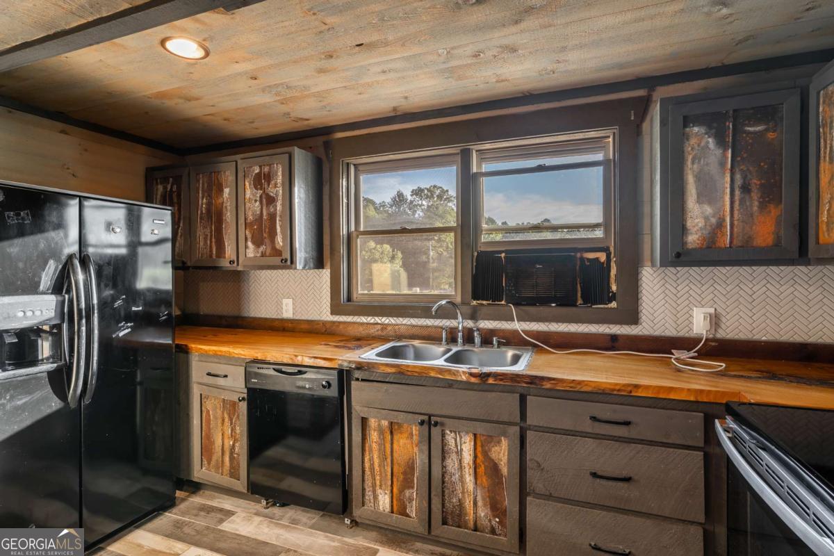 2637 River Road Mineral Bluff GA 30559