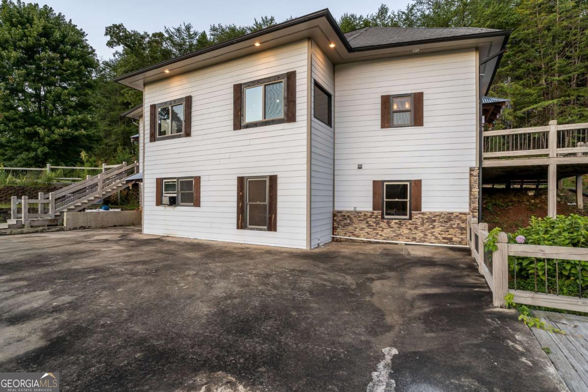 2637 River Road Mineral Bluff GA 30559