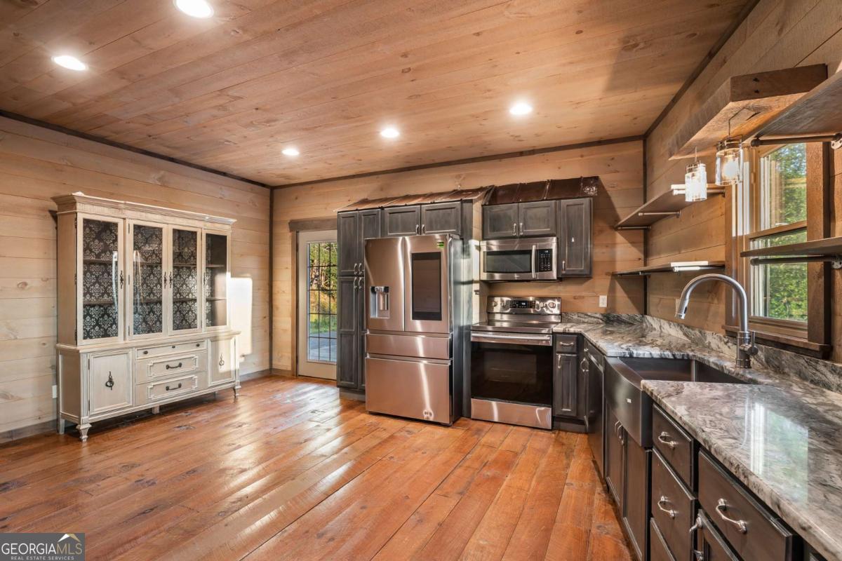 2637 River Road Mineral Bluff GA 30559