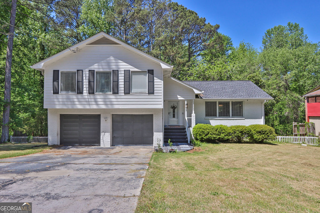 557 Rue Montaigne Stone Mountain GA 30083