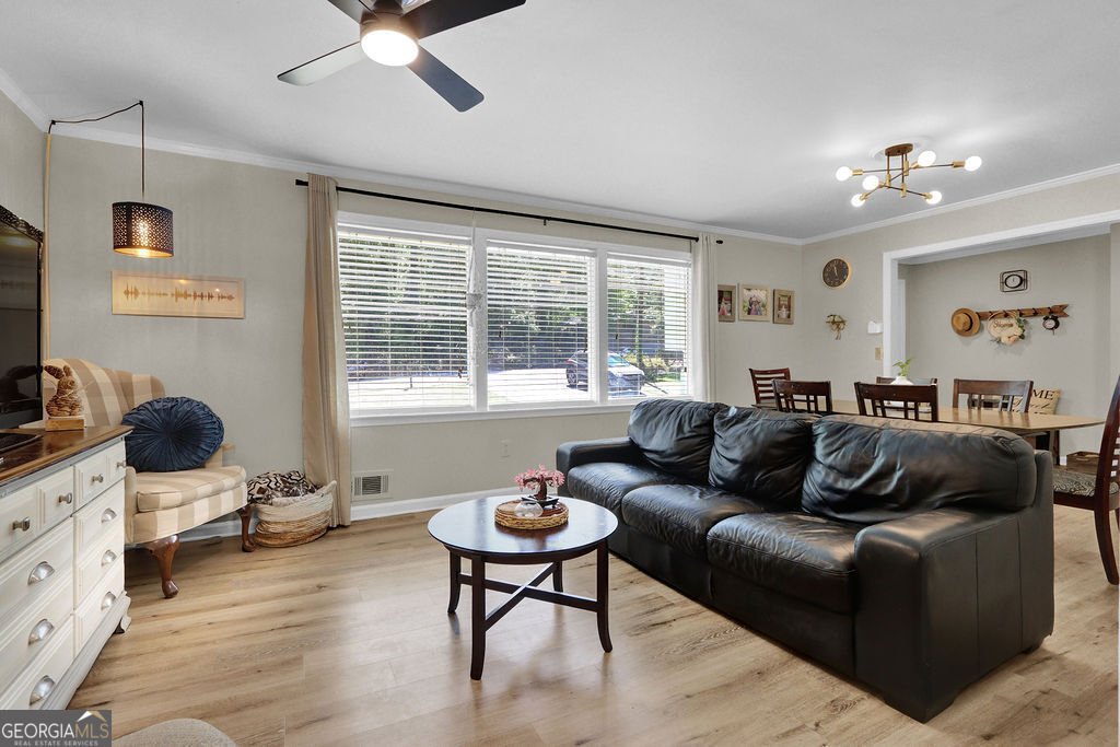 557 Rue Montaigne Stone Mountain GA 30083