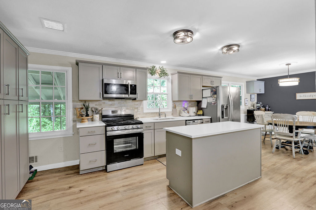 557 Rue Montaigne Stone Mountain GA 30083