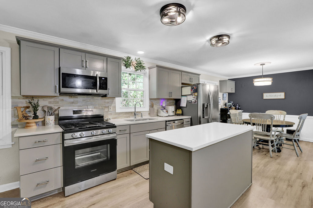 557 Rue Montaigne Stone Mountain GA 30083