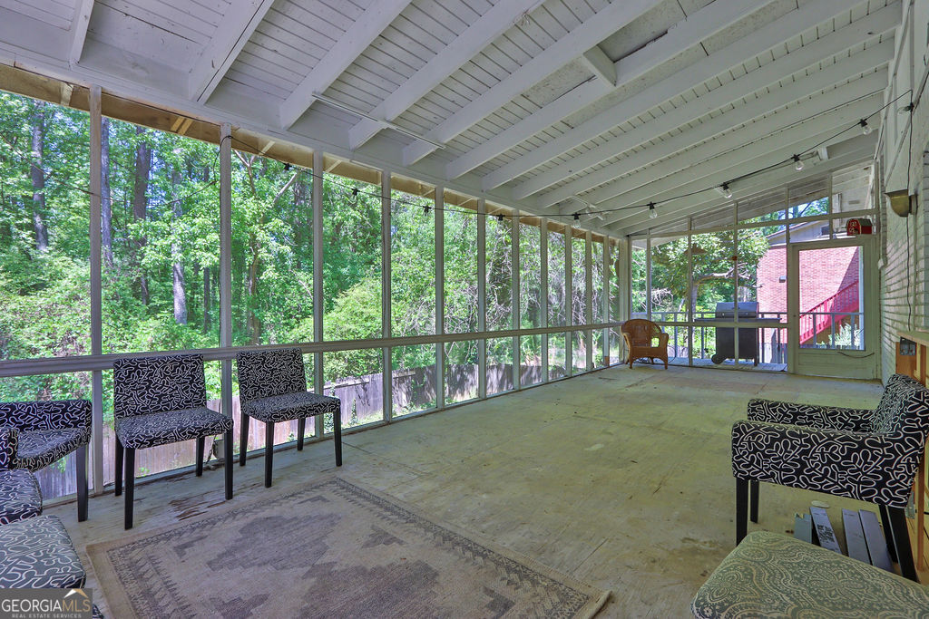 557 Rue Montaigne Stone Mountain GA 30083