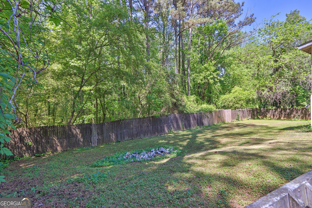 557 Rue Montaigne Stone Mountain GA 30083