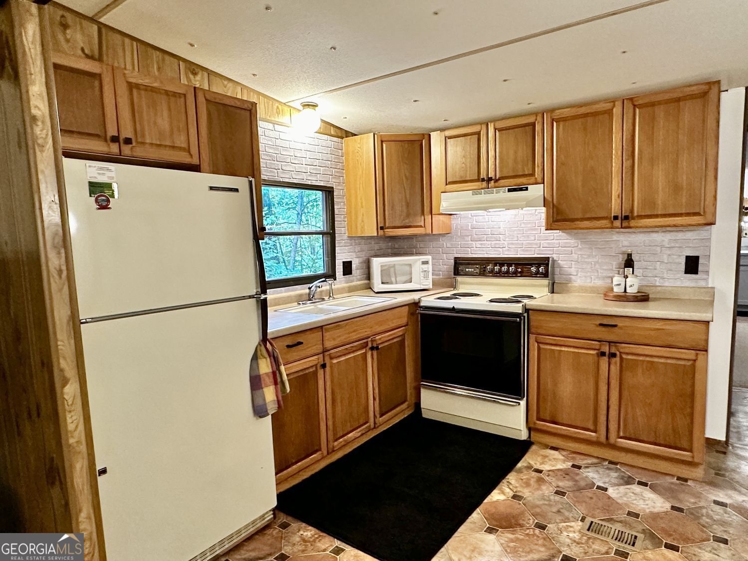 4395 White Oak Drive Hiawassee GA 30546
