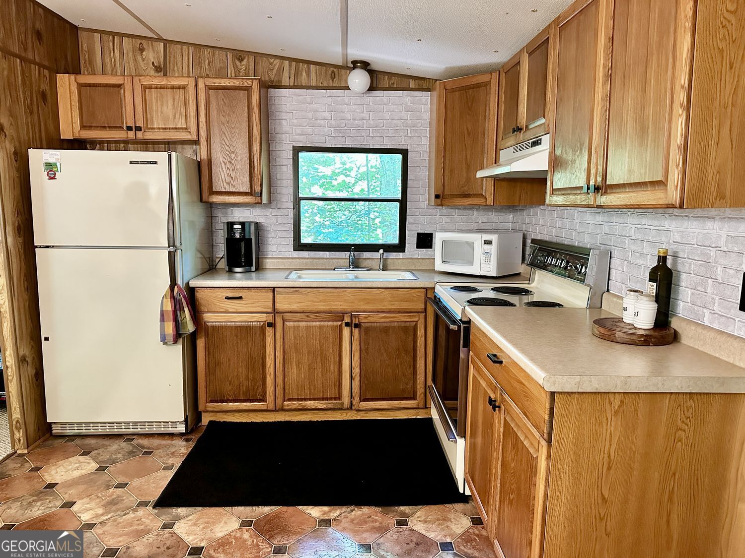 4395 White Oak Drive Hiawassee GA 30546