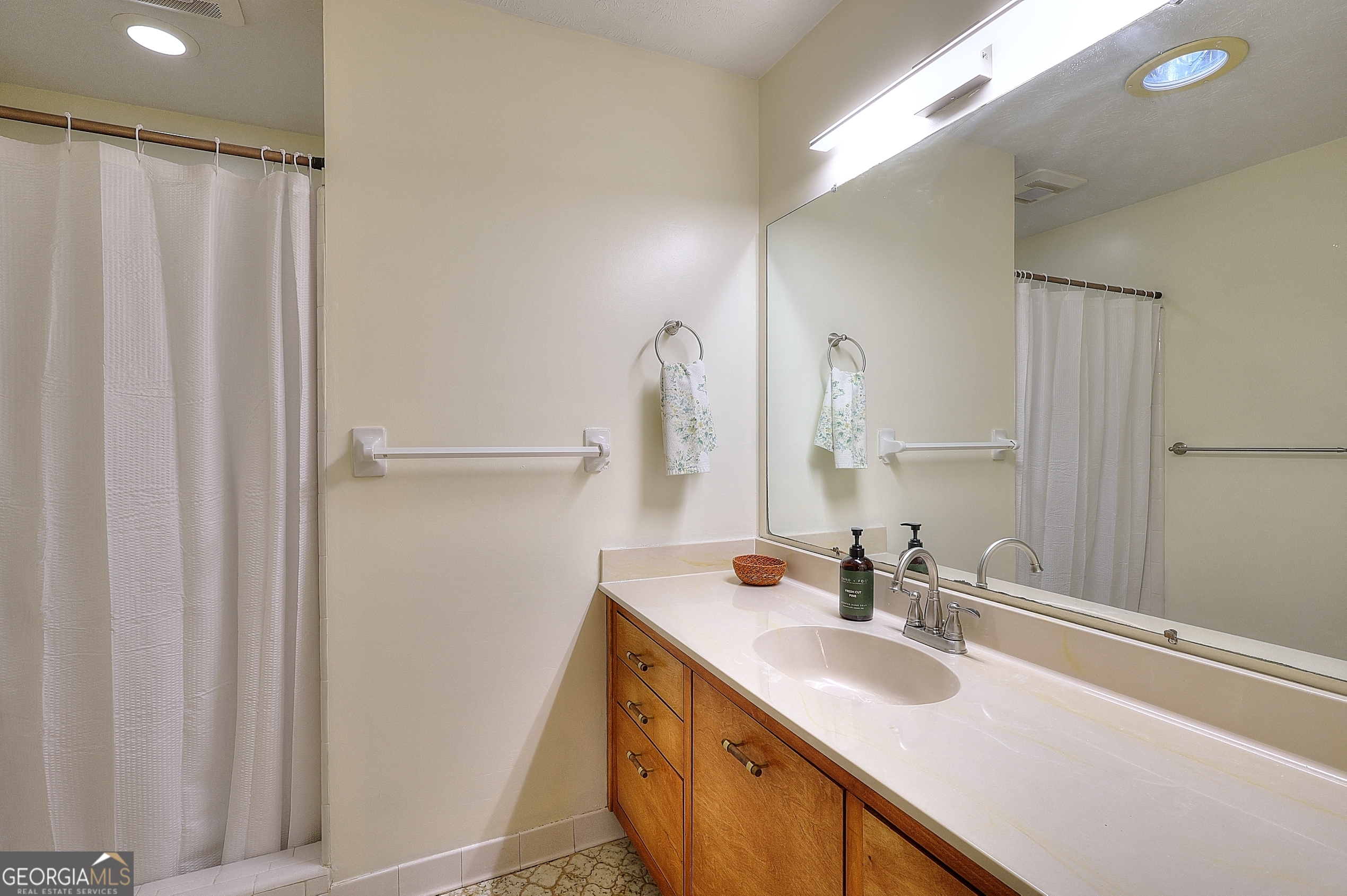1878 Harbour Oaks Drive Snellville GA 30078