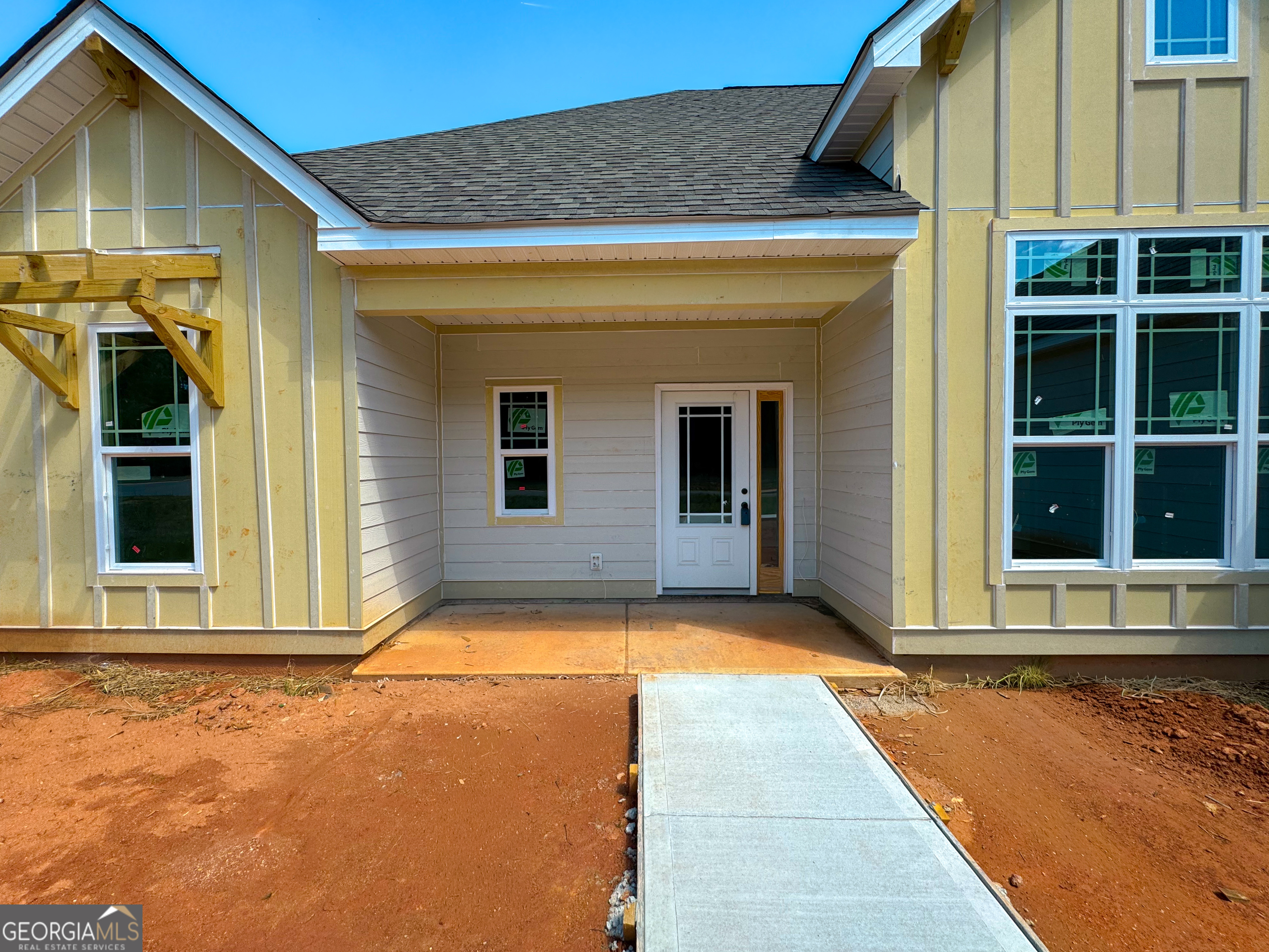 41 Commanche Circle Williamson GA 30292