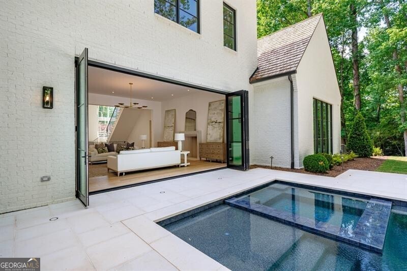 2983 Habersham Court NW Atlanta GA 30305