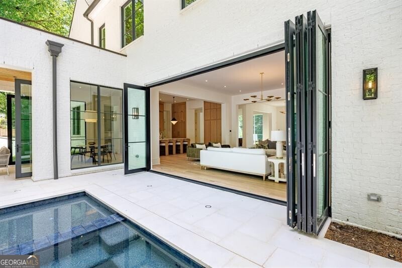 2983 Habersham Court NW Atlanta GA 30305