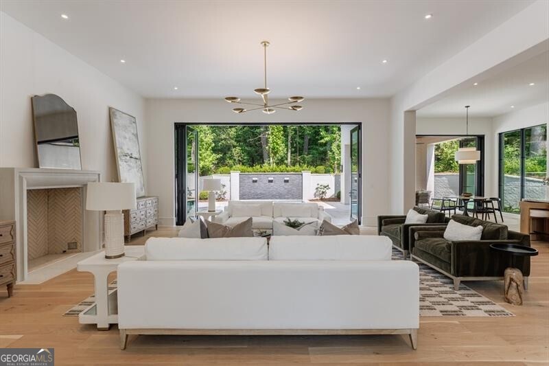 2983 Habersham Court NW Atlanta GA 30305