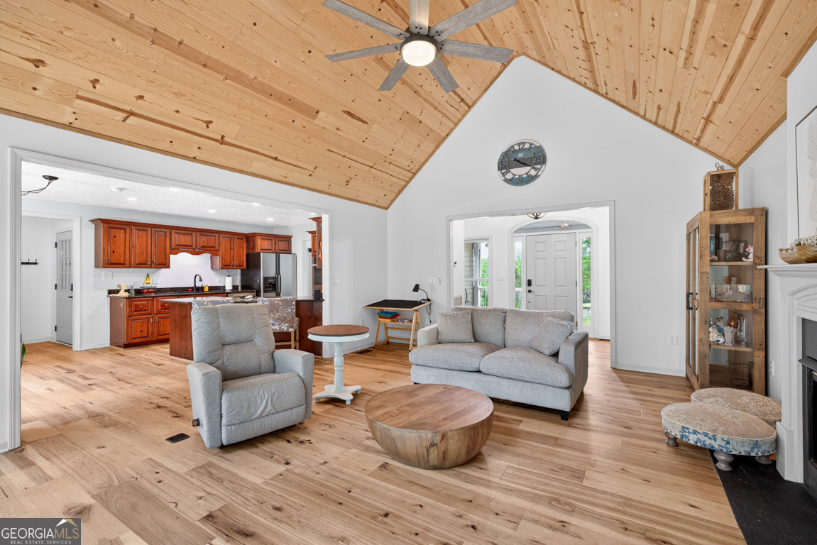 1207 Lakeland Drive Toccoa GA 30577