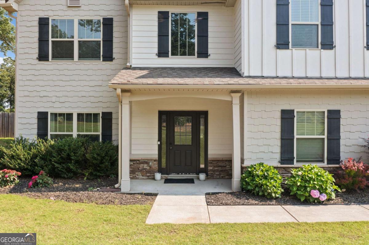 13 Four Feathers Lane Rydal GA 30171