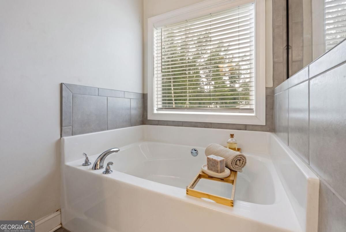 223 Manor Drive Hull GA 30646