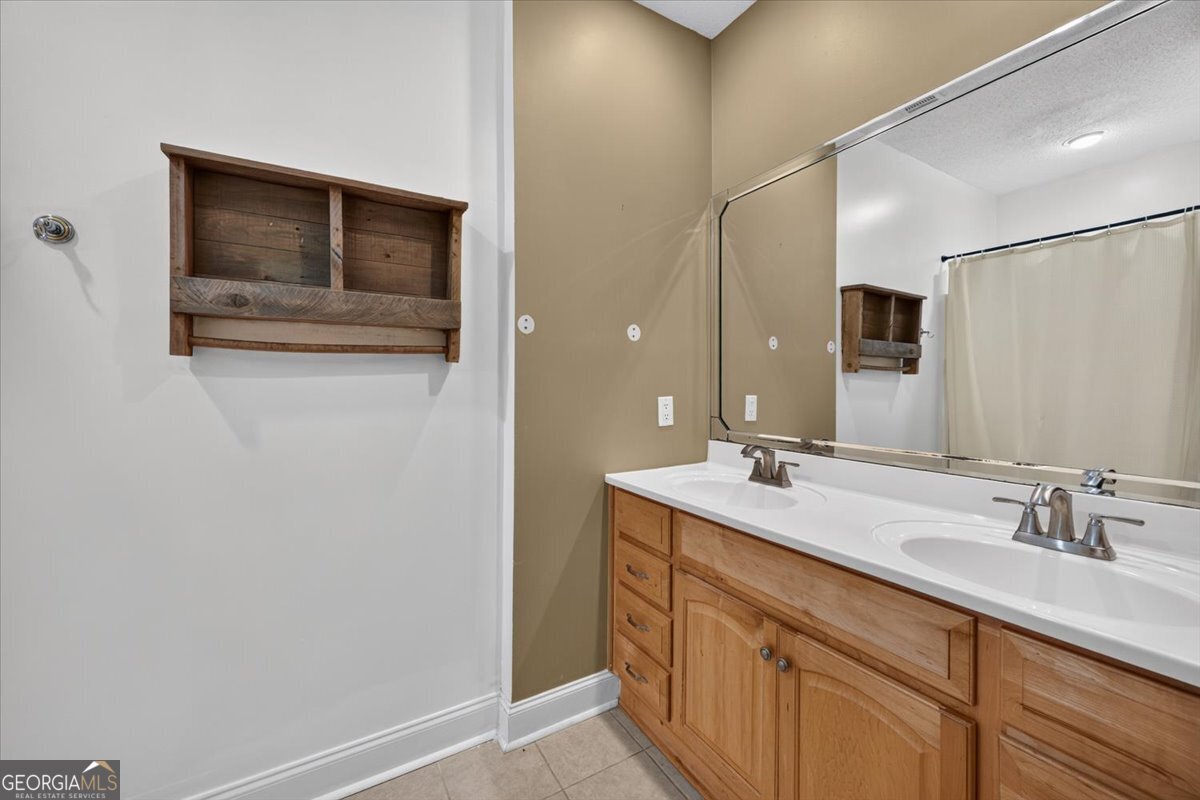 156 Henry Drive Gray GA 31032