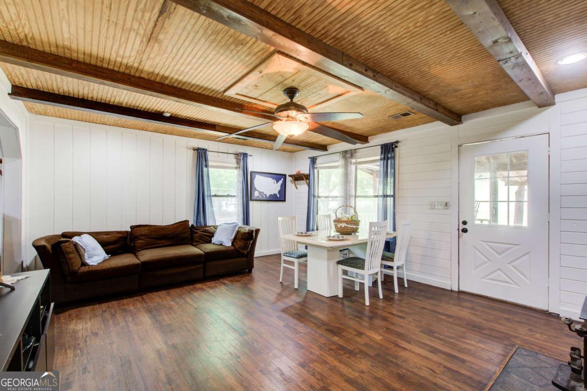 8176 E Highway 5 Whitesburg GA 30185