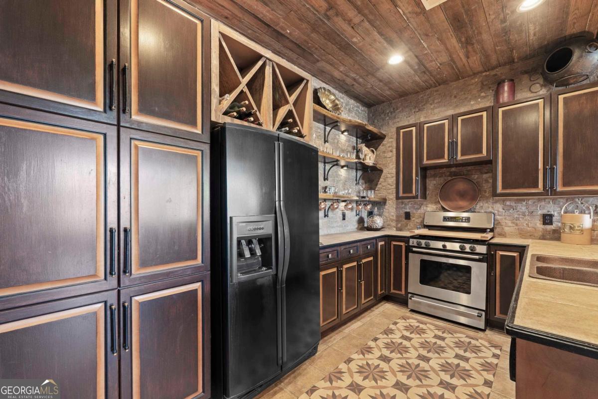 1691 Lighthouse Circle Greensboro GA 30642
