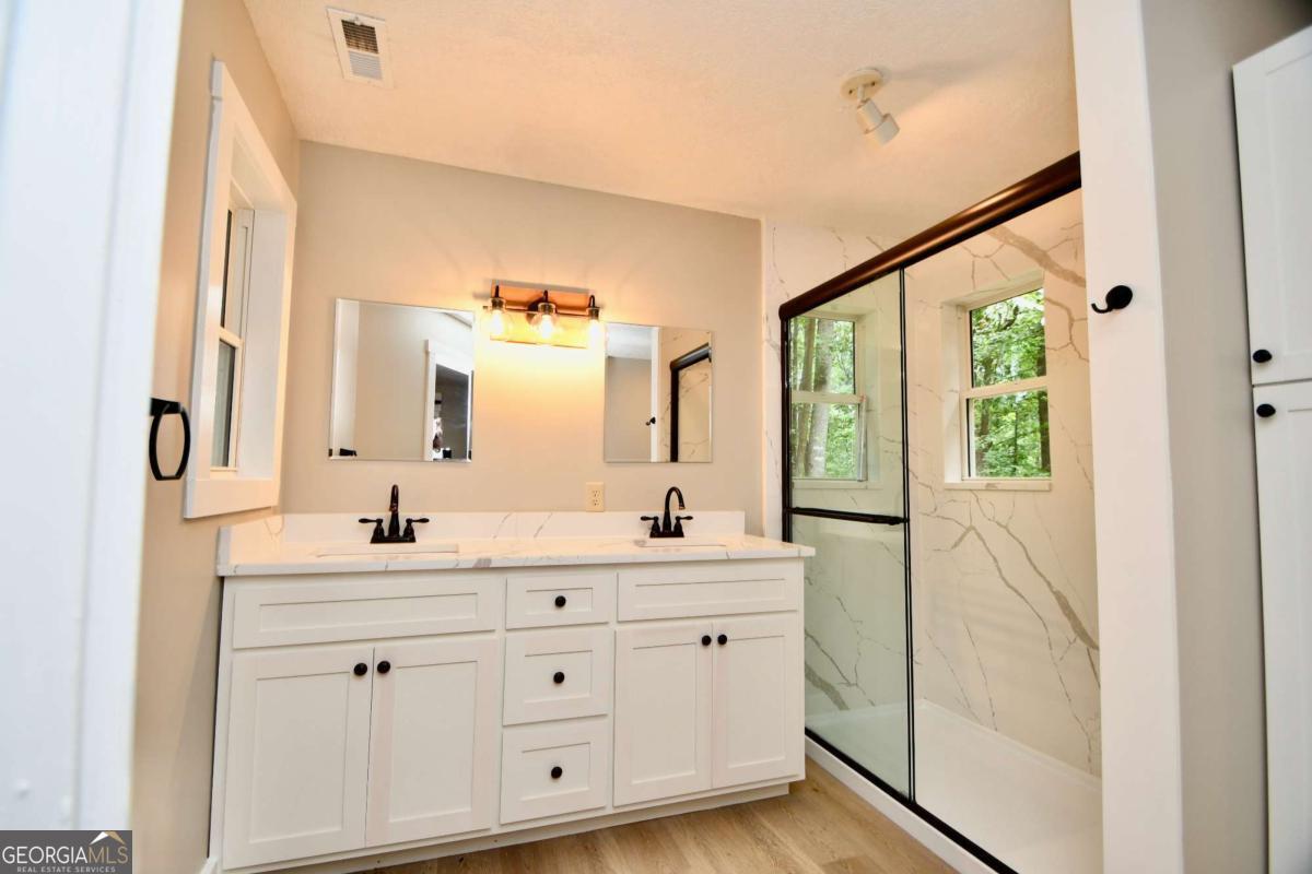 257 Lake Place Drive Lavonia GA 30553