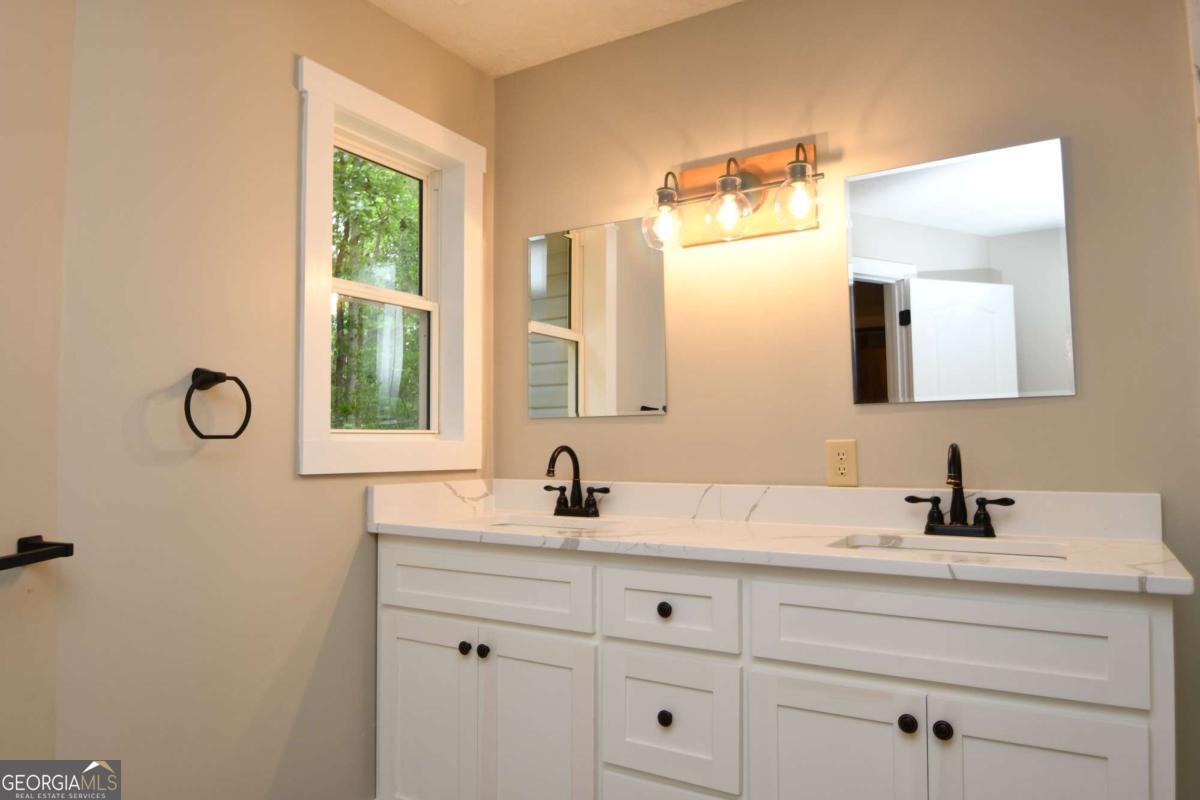 257 Lake Place Drive Lavonia GA 30553